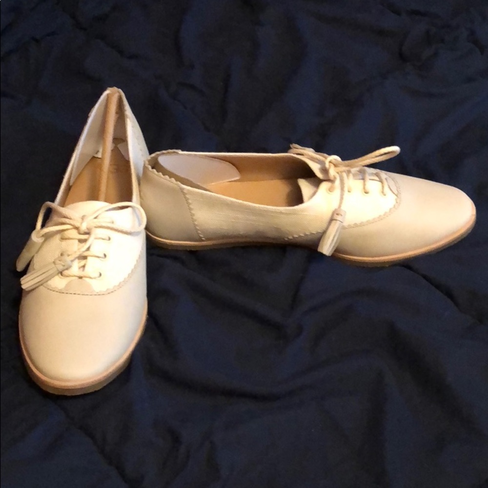 New in Box UGG oxfords Size 8